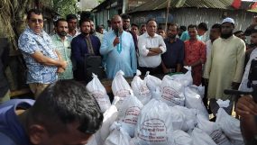 সিলেট জেলা বিএনপির উপদেষ্টা হেলাল উদ্দিন আহমদের খাদ্য সামগ্রী বিতরন