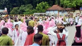 ভুয়া নার্সদের অপসারণ দাবীতে সিলেটে সড়ক অবরো